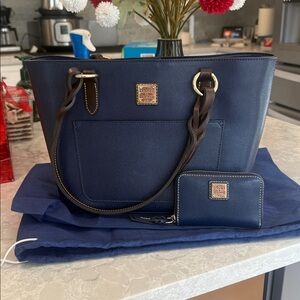 Dooney and Bourke Saffiano Gretchen small tote with wallet